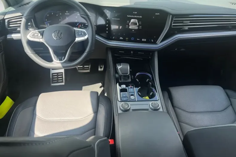 Volkswagen Touareg din 2024 cu 32.173 km - oferta VOL141979 - foto 2