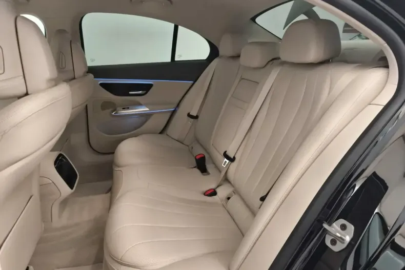 Mercedes-Benz E 200 din 2024 cu 45.276 km - oferta MER141984 - foto 11