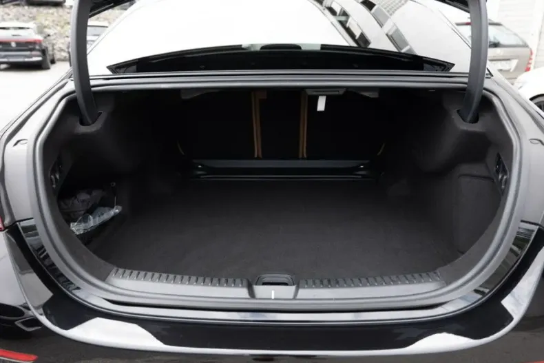 Mercedes-Benz E 200 din 2025 cu 14.632 km - oferta MER141987 - foto 6