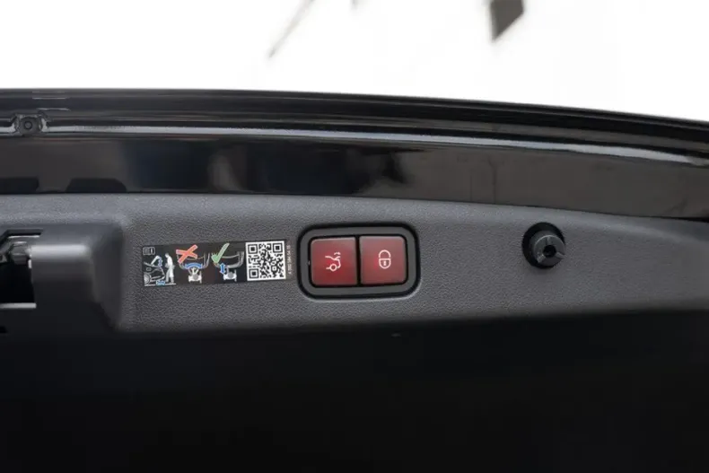 Mercedes-Benz E 200 din 2025 cu 14.632 km - oferta MER141987 - foto 7