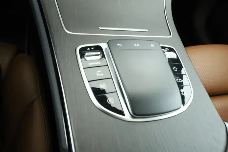 Mercedes-Benz GLC 220 din 2021 cu 59.365 km - oferta MER142010 - foto 16