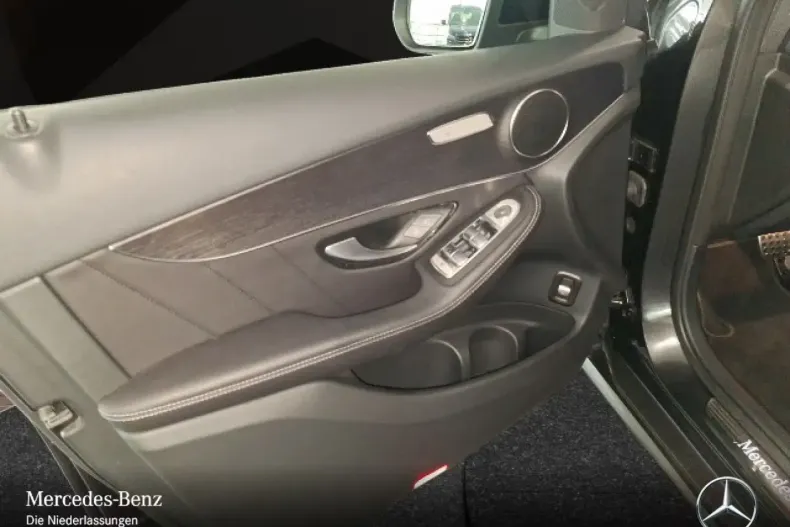 Mercedes-Benz GLC 220 din 2021 cu 51.094 km - oferta MER142022 - foto 4