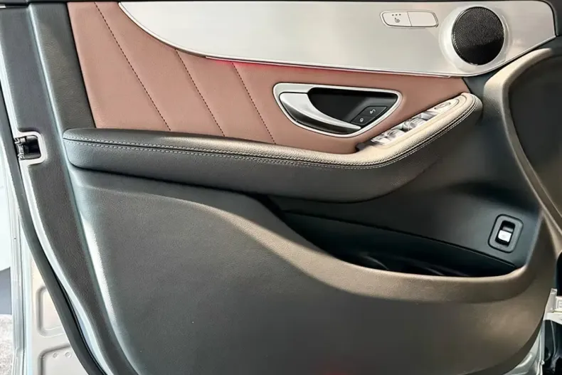 Mercedes-Benz GLC 300 din 2021 cu 77.900 km - oferta MER142041 - foto 6