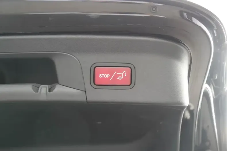 Mercedes-Benz GLC 300 din 2020 cu 50.969 km - oferta MER142064 - foto 3