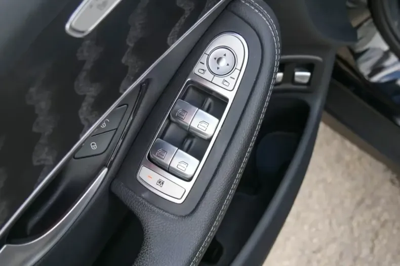 Mercedes-Benz GLC 300 din 2020 cu 50.969 km - oferta MER142064 - foto 8