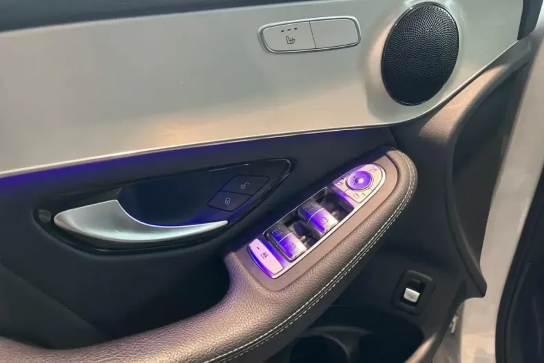 Mercedes-Benz GLC 300 din 2020 cu 69.724 km - oferta MER142075 - foto 5