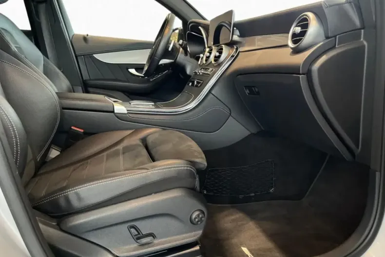 Mercedes-Benz GLC 300 din 2020 cu 69.724 km - oferta MER142075 - foto 8