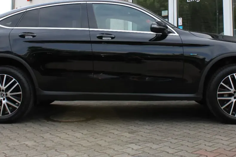 Mercedes-Benz GLC 300 din 2021 cu 66.104 km - oferta MER142089 - foto 2