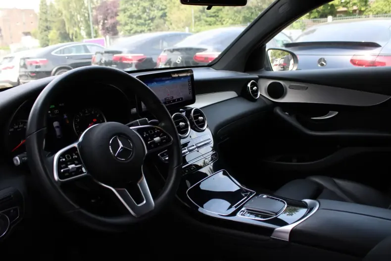 Mercedes-Benz GLC 300 din 2021 cu 66.104 km - oferta MER142089 - foto 3