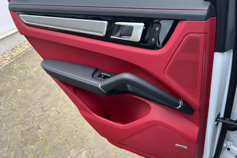 Porsche Cayenne din 2025 cu 50 km - oferta POR142096 - foto 5