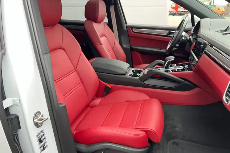 Porsche Cayenne din 2025 cu 50 km - oferta POR142096 - foto 7