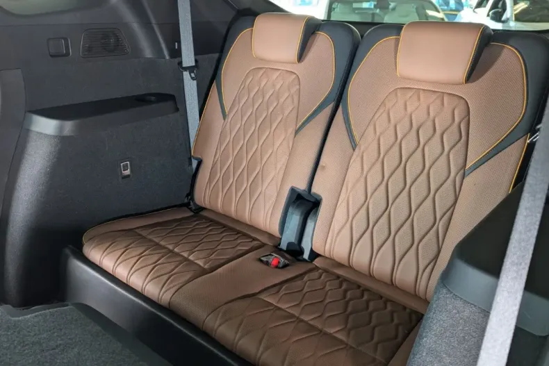 BYD TANG din 2023 cu 15.000 km - oferta BYD142112 - foto 14