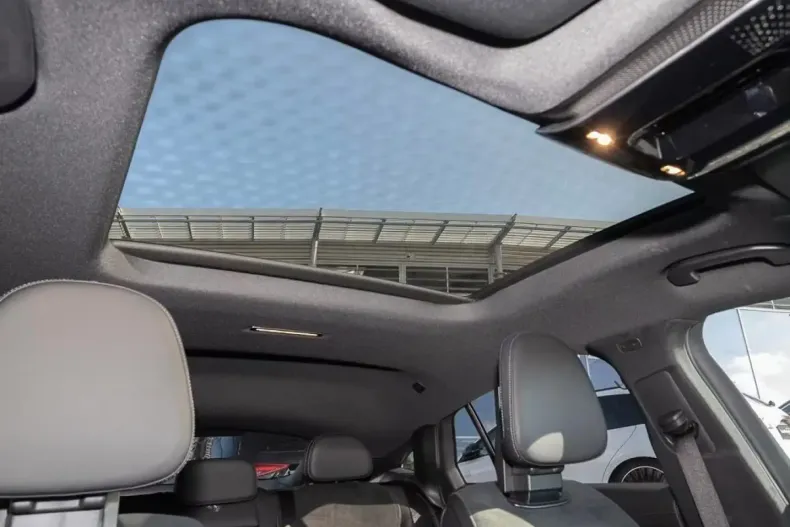 Mercedes-Benz GLC 200 din 2024 cu 13.007 km - oferta MER142126 - foto 4