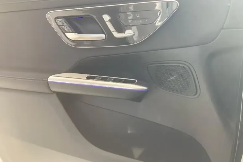 Mercedes-Benz GLC 200 din 2025 cu 14.900 km - oferta MER142128 - foto 4