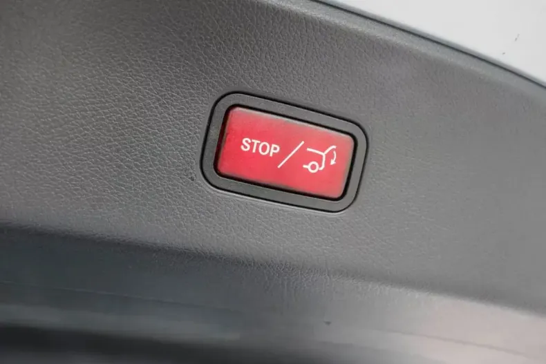 Mercedes-Benz GLC 200 din 2025 cu 9.300 km - oferta MER142134 - foto 4