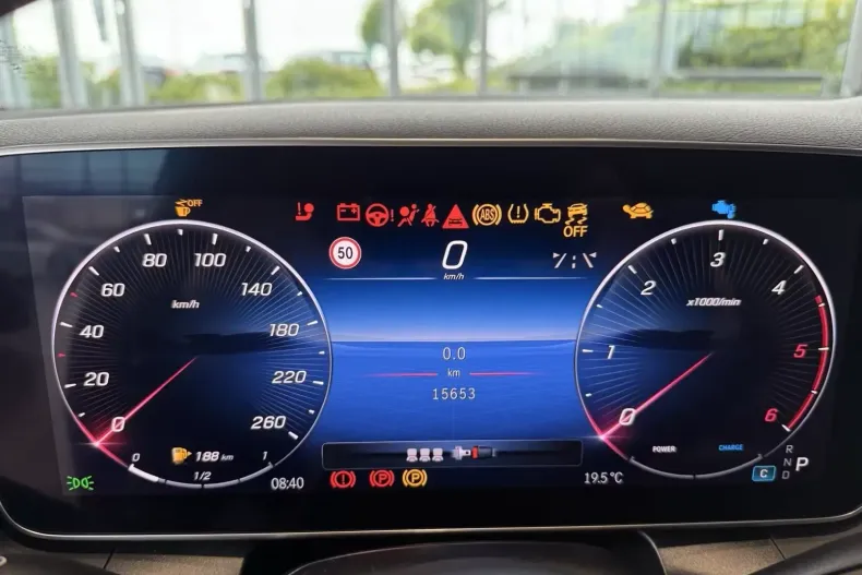 Mercedes-Benz GLC 220 din 2025 cu 15.800 km - oferta MER142152 - foto 6