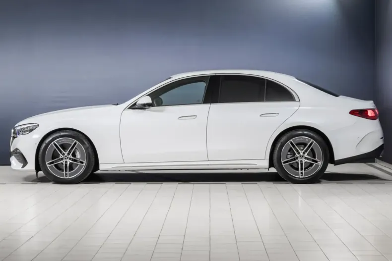 Mercedes-Benz E 200 din 2024 cu 9.233 km - oferta MER142155 - foto 4