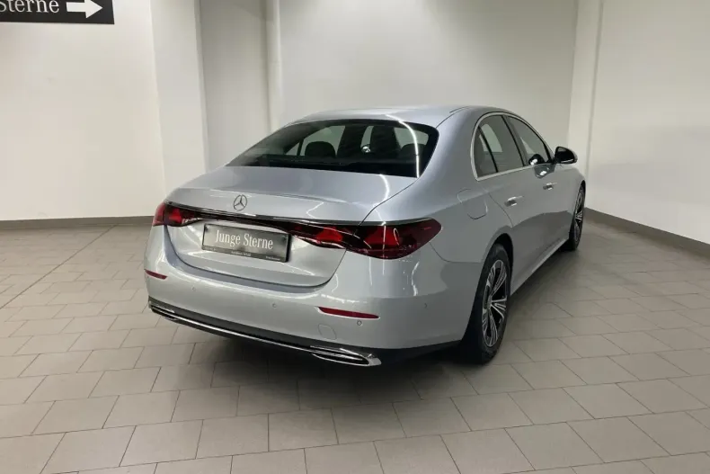Mercedes-Benz E 220 din 2024 cu 11.507 km - oferta MER142156 - foto 6