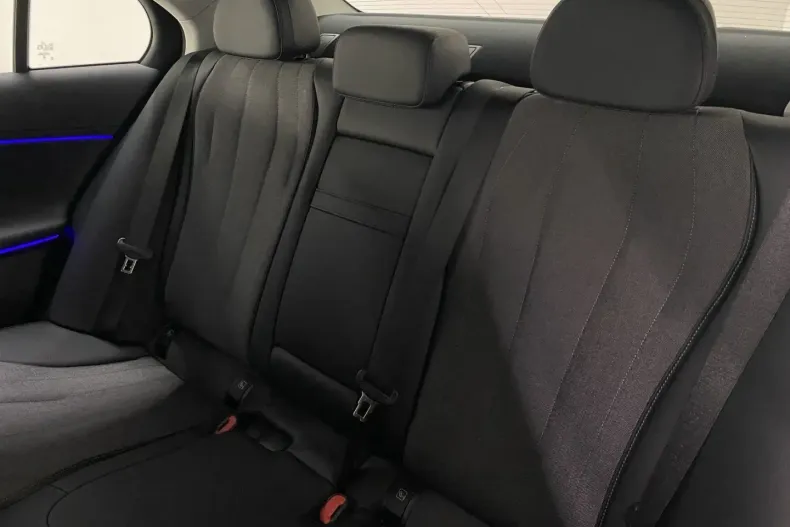 Mercedes-Benz E 220 din 2024 cu 11.507 km - oferta MER142156 - foto 13