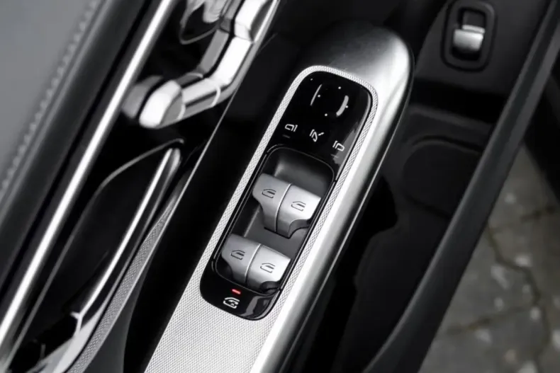 Mercedes-Benz GLC 200 din 2025 cu 12.689 km - oferta MER142157 - foto 12