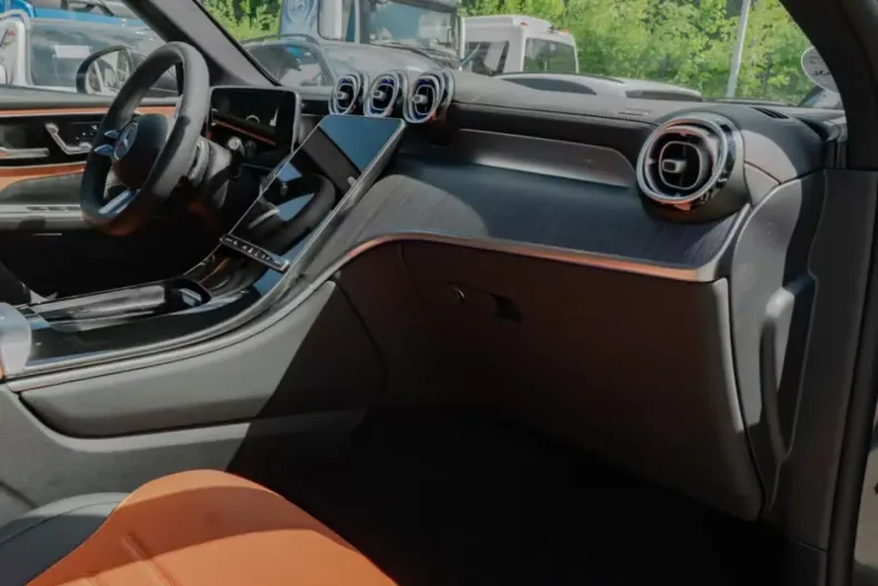 Mercedes-Benz GLC 200 din 2025 cu 9.500 km - oferta MER142169 - foto 10