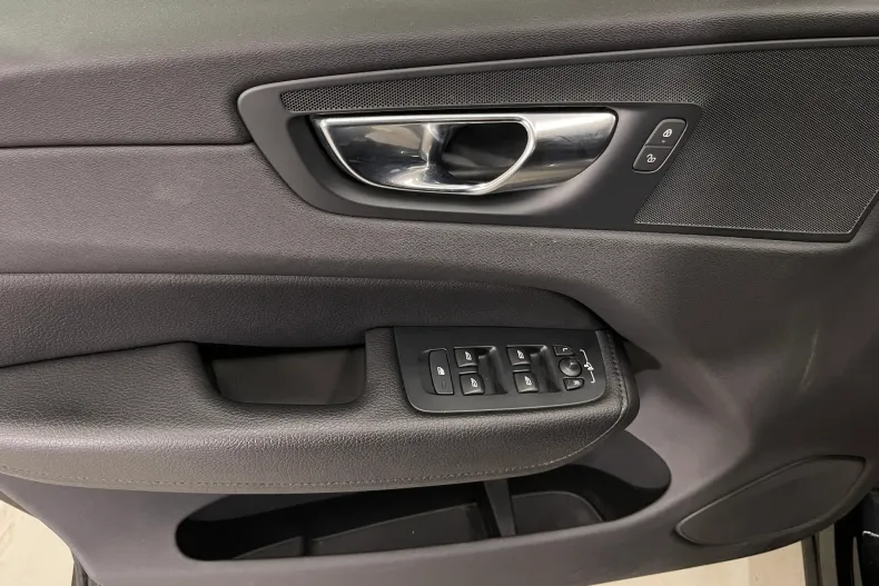 Volvo XC60 din 2021 cu 136.886 km - oferta VOL142266 - foto 24