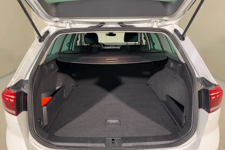 Volkswagen Passat din 2021 cu 129.813 km - oferta VOL142267 - foto 12