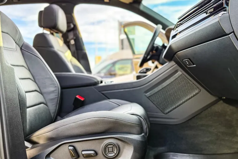 Volkswagen Touareg din 2023 cu 35.820 km - oferta VOL142287 - foto 17