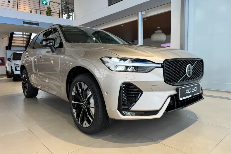 Volvo XC60 din 2025 cu 10 km - oferta VOL142288 - foto 3