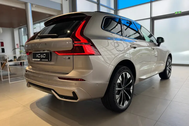 Volvo XC60 din 2025 cu 10 km - oferta VOL142288 - foto 4