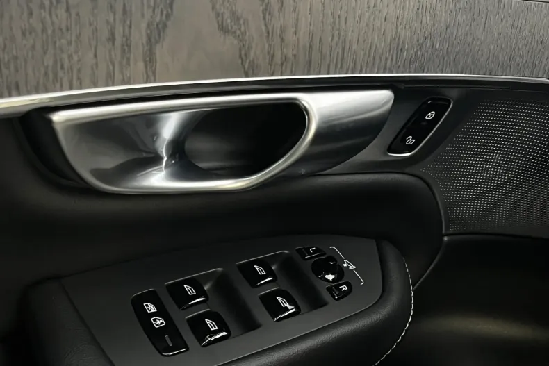 Volvo XC90 din 2023 cu 38.523 km - oferta VOL142305 - foto 23