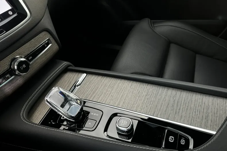 Volvo XC90 din 2023 cu 38.523 km - oferta VOL142305 - foto 24