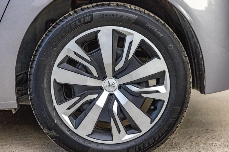 Peugeot 208 din 2020 cu 97.000 km - oferta PEU142375 - foto 21