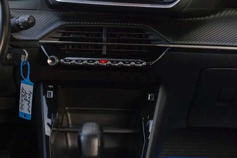 Peugeot 208 din 2020 cu 97.000 km - oferta PEU142375 - foto 30