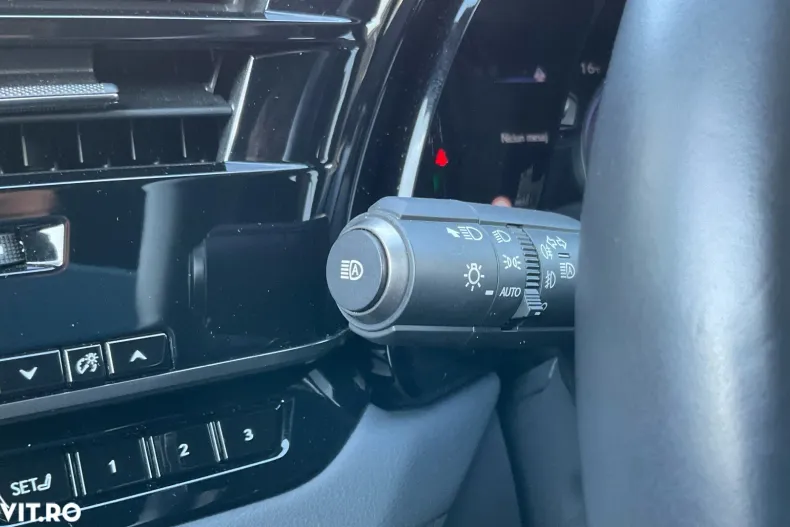 Lexus Seria RX din 2023 cu 18.239 km - oferta LEX142385 - foto 17