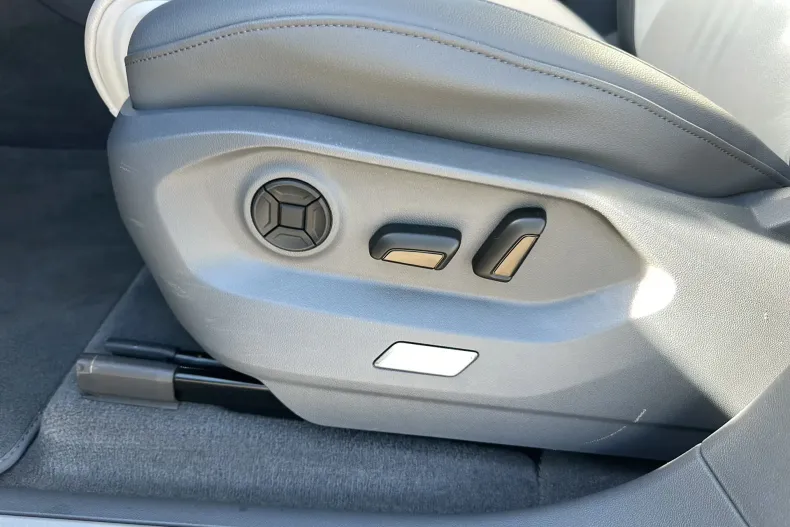 Volkswagen Touareg din 2024 cu 52.152 km - oferta VOL142457 - foto 10