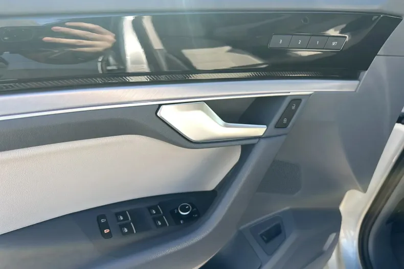 Volkswagen Touareg din 2024 cu 52.152 km - oferta VOL142457 - foto 16