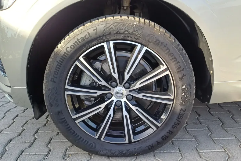 Volvo XC60 din 2020 cu 65.671 km - oferta VOL142495 - foto 8