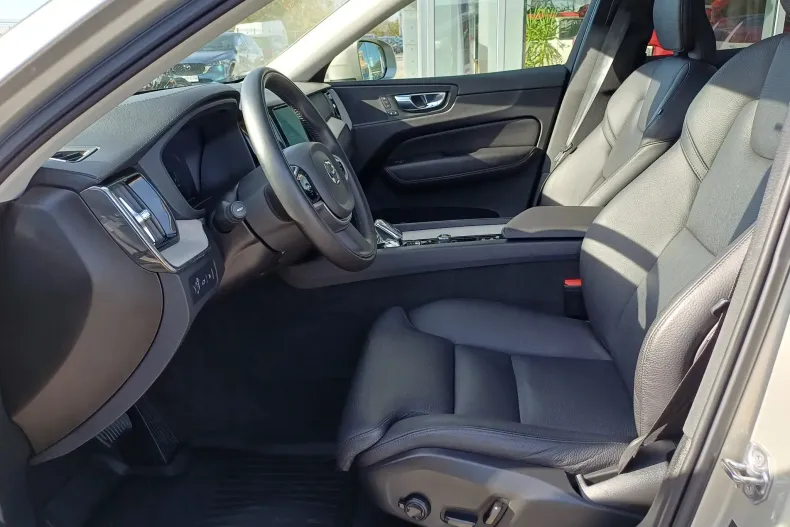 Volvo XC60 din 2020 cu 65.671 km - oferta VOL142495 - foto 13