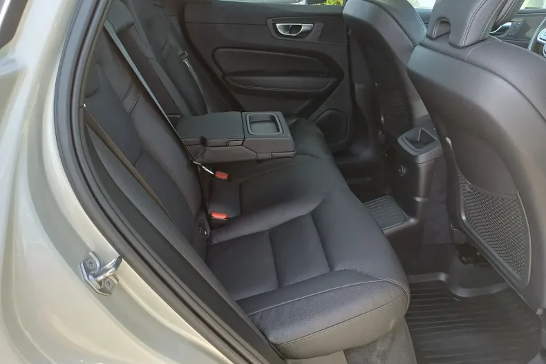 Volvo XC60 din 2020 cu 65.671 km - oferta VOL142495 - foto 16