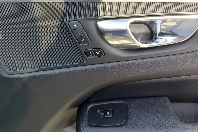 Volvo XC60 din 2020 cu 65.671 km - oferta VOL142495 - foto 20