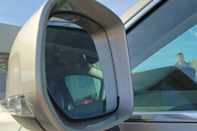 Volvo XC60 din 2020 cu 65.671 km - oferta VOL142495 - foto 22