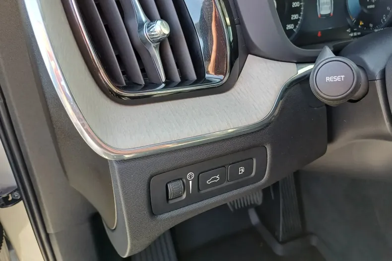 Volvo XC60 din 2020 cu 65.671 km - oferta VOL142495 - foto 31