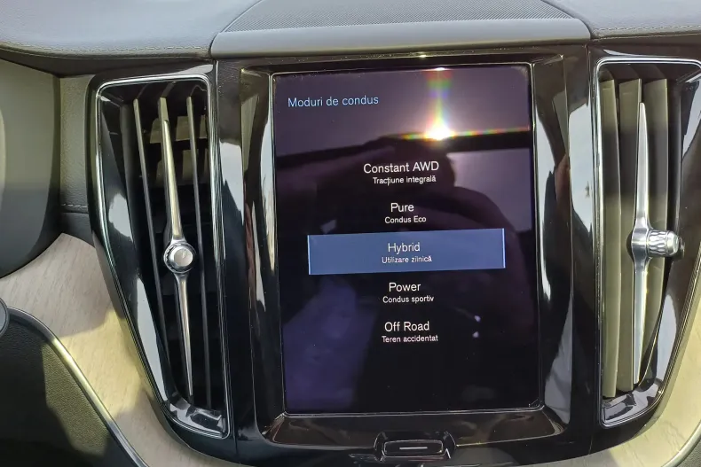 Volvo XC60 din 2020 cu 65.671 km - oferta VOL142495 - foto 36