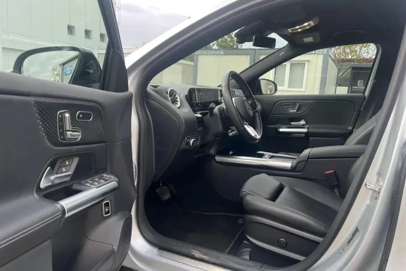 Mercedes-Benz GLA din 2024 cu 23.424 km - oferta MER142497 - foto 9