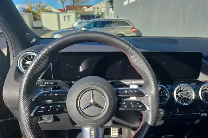 Mercedes-Benz GLA din 2024 cu 26.500 km - oferta MER142503 - foto 10