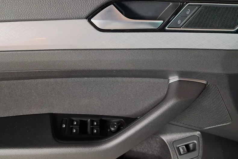 Volkswagen Passat din 2020 cu 98.581 km - oferta VOL142512 - foto 9