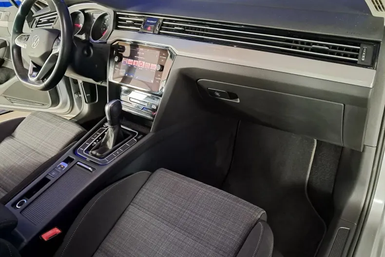 Volkswagen Passat din 2020 cu 98.581 km - oferta VOL142512 - foto 17