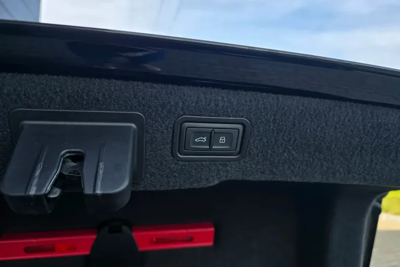 Audi A8 din 2021 cu 160.426 km - oferta AUD142557 - foto 13