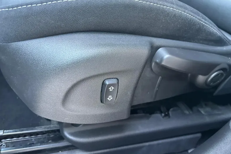 Opel Crossland din 2023 cu 64.900 km - oferta OPE142616 - foto 19